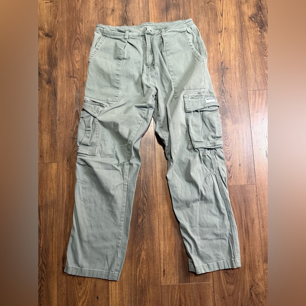 YoungLA Men's Convoy Green Cargo Pants Size 38 Long Relaxed Fit Missing Button - Picture 1 of 7